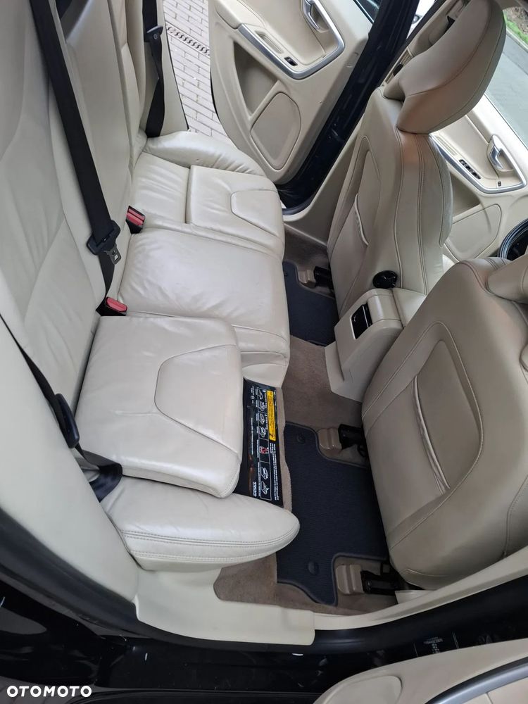 Volvo V60 D6 AWD Plug-in Hybrid R-Design Summum - 28