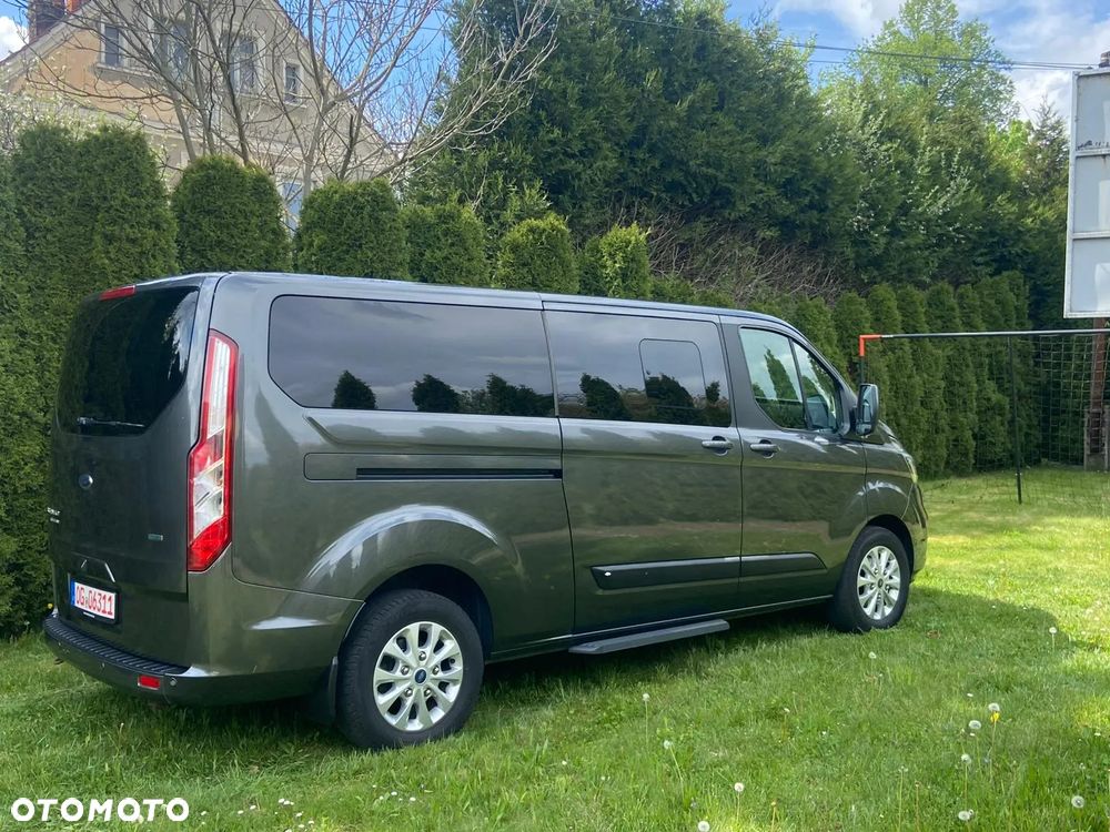 Ford Tourneo Custom - 11