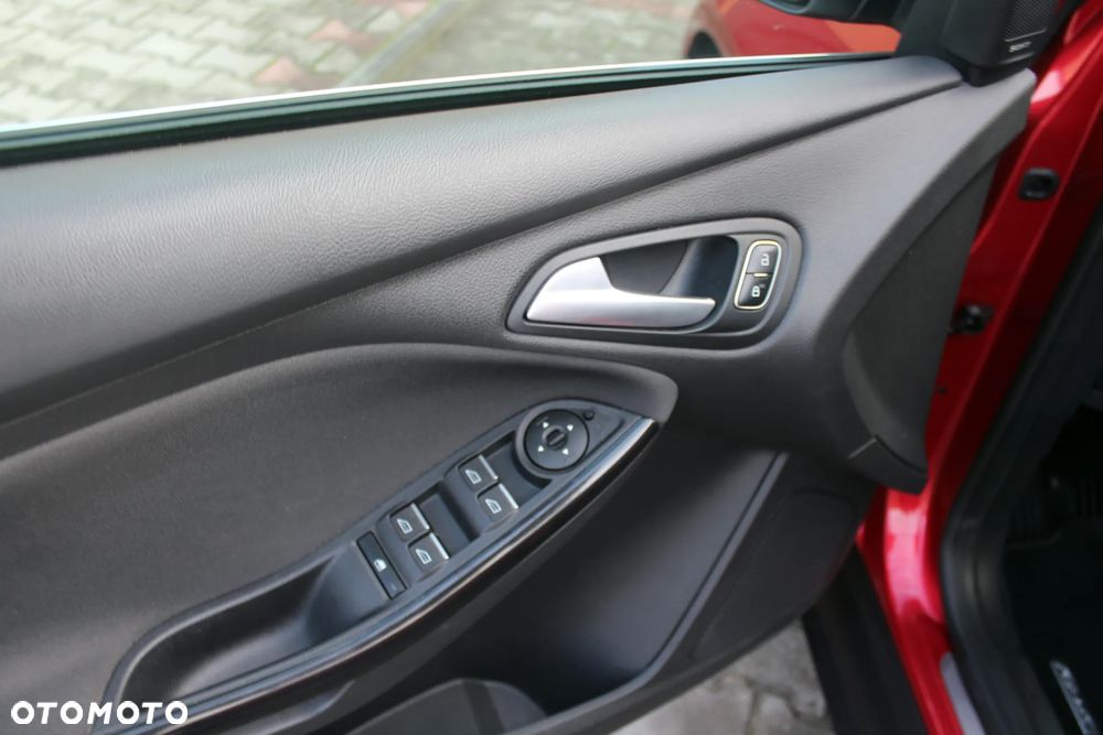 Ford Focus 1.0 EcoBoost Titanium - 10