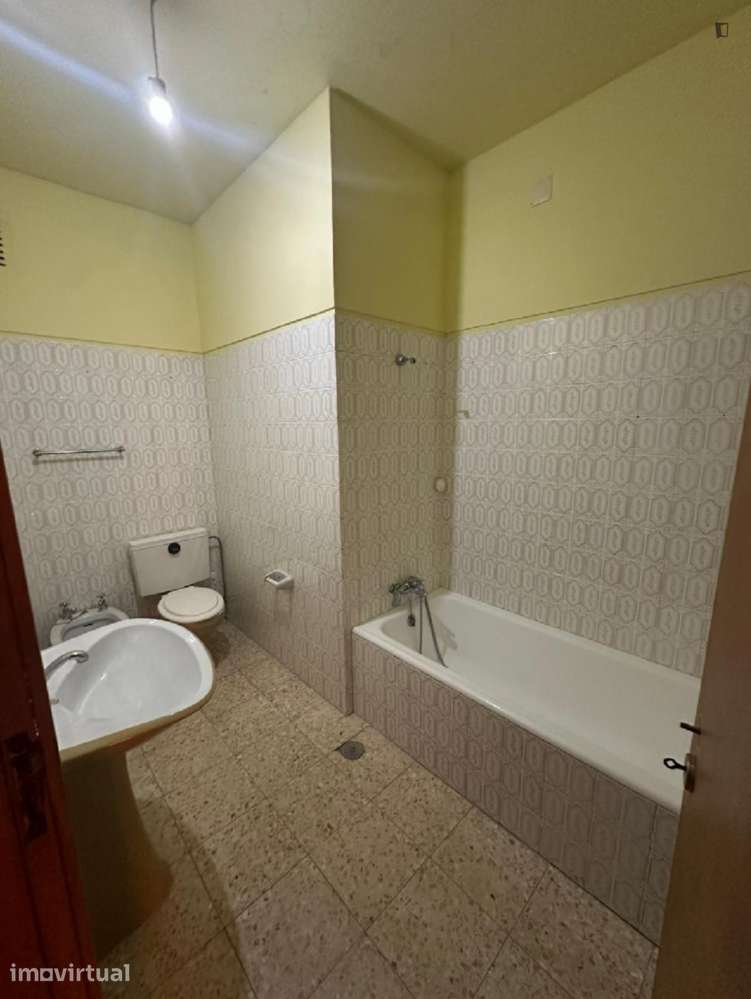 Quarto - localizado em Ramalde Porto - Grande imagem: 4/11