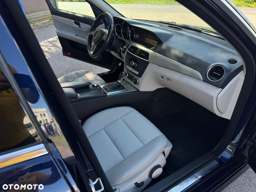 Mercedes-Benz Klasa C 350 CDI DPF 4Matic 7G-TRONIC BlueEFFICIENCY Avantgarde - 15