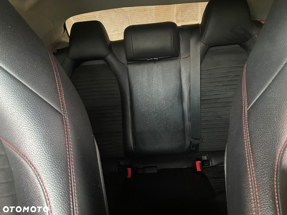 Mercedes-Benz CLA 220 4-Matic AMG Line - 10
