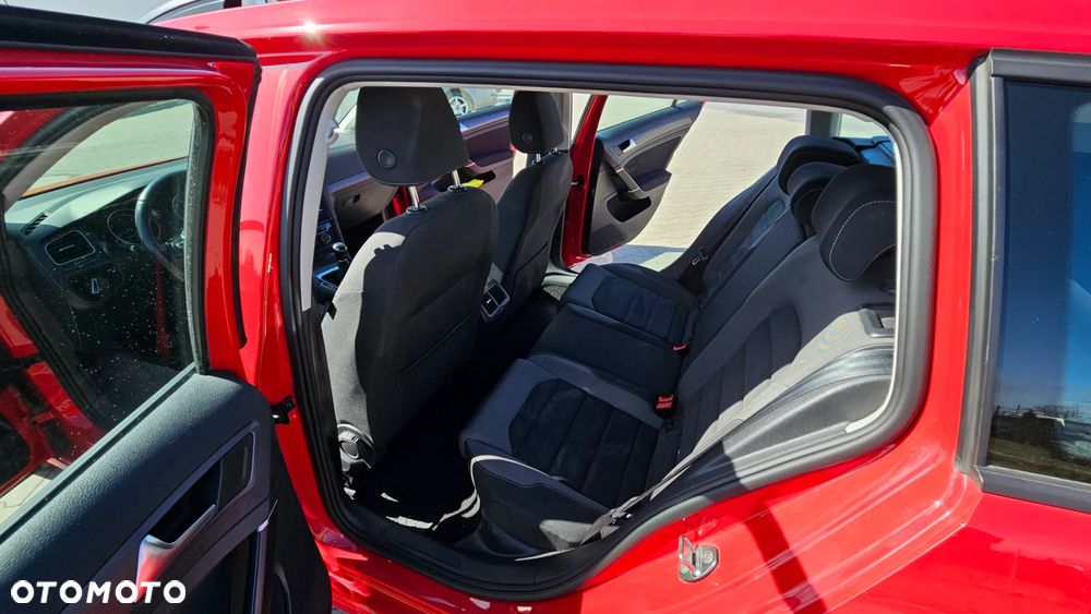 Volkswagen Golf - 6