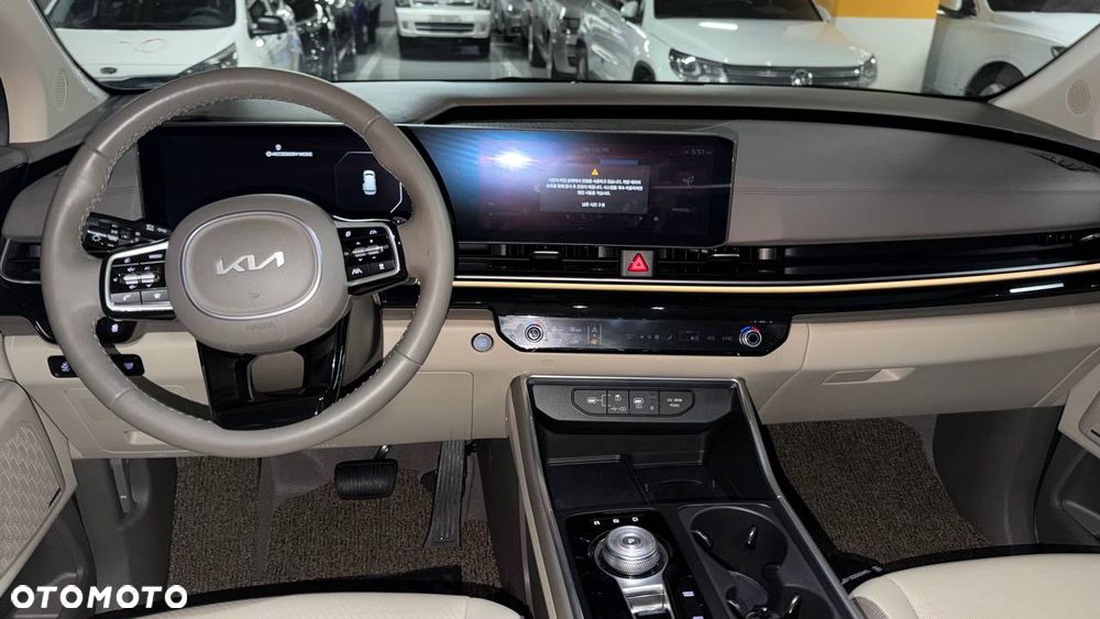 Kia Carnival - 17