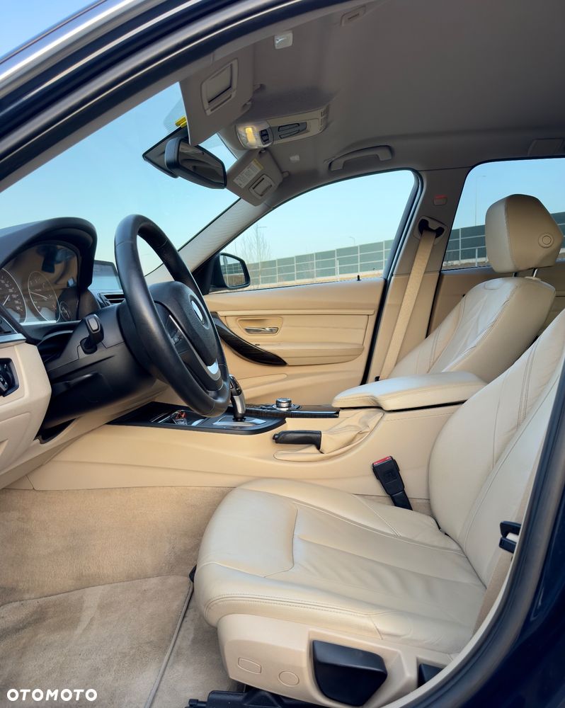 BMW Seria 3 320d Sport-Aut Luxury Line - 11