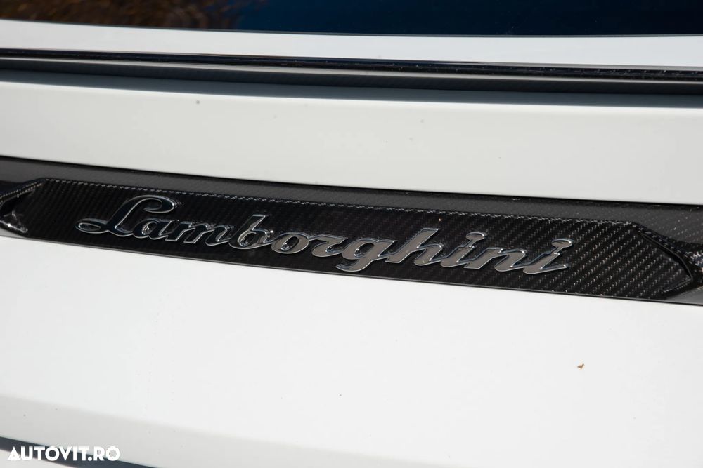 Lamborghini URUS Standard - 12