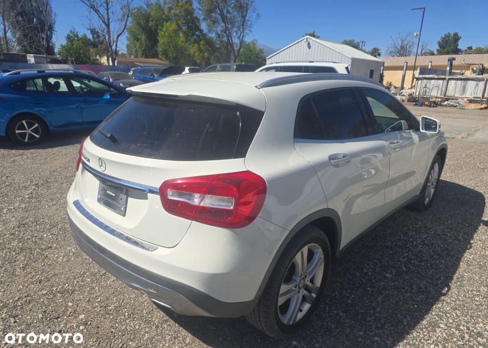 Mercedes-Benz GLA 250 4Matic 7G-DCT Urban - 4