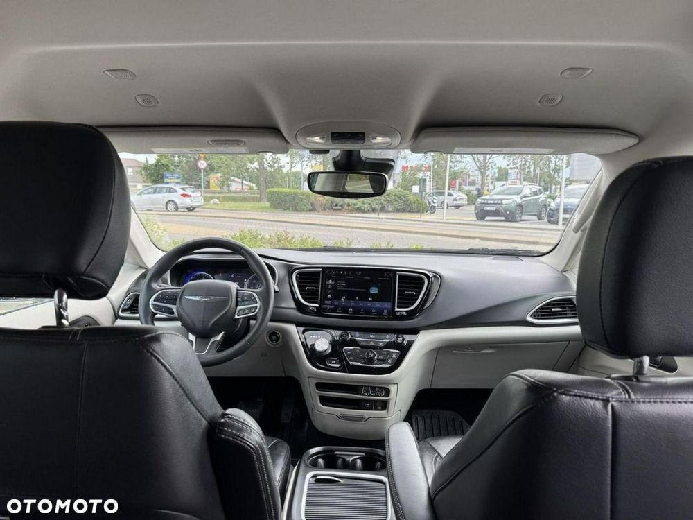 Chrysler Pacifica - 16