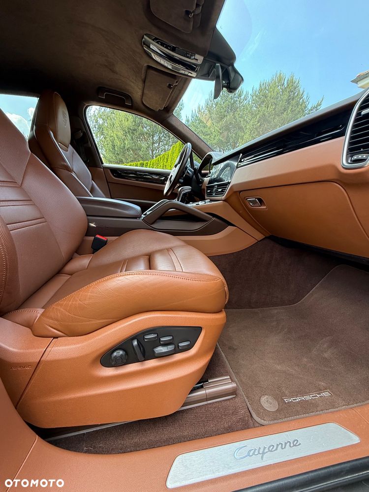 Porsche Cayenne - 25