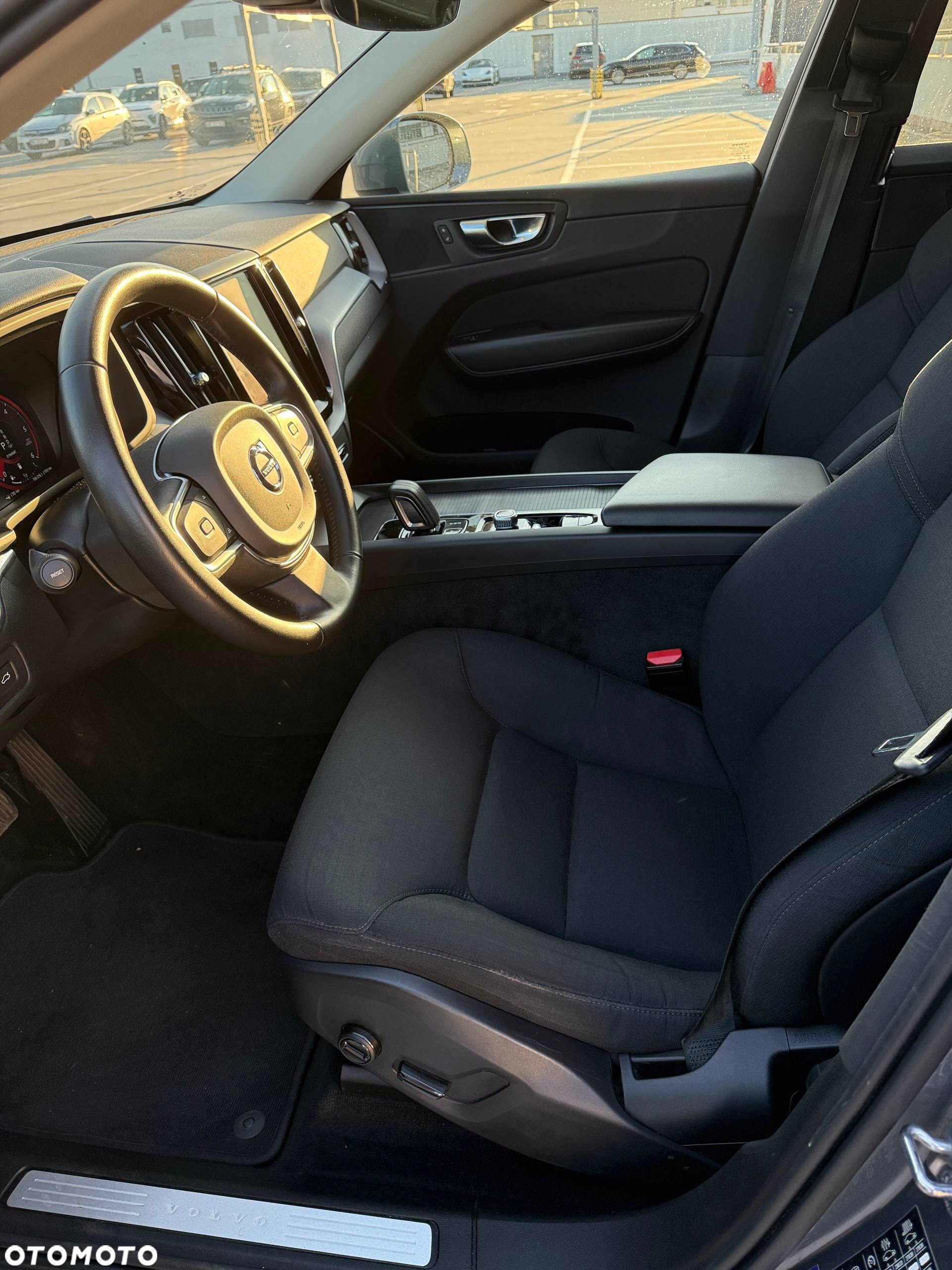 Volvo XC 60 B4 B Momentum Pro - 20