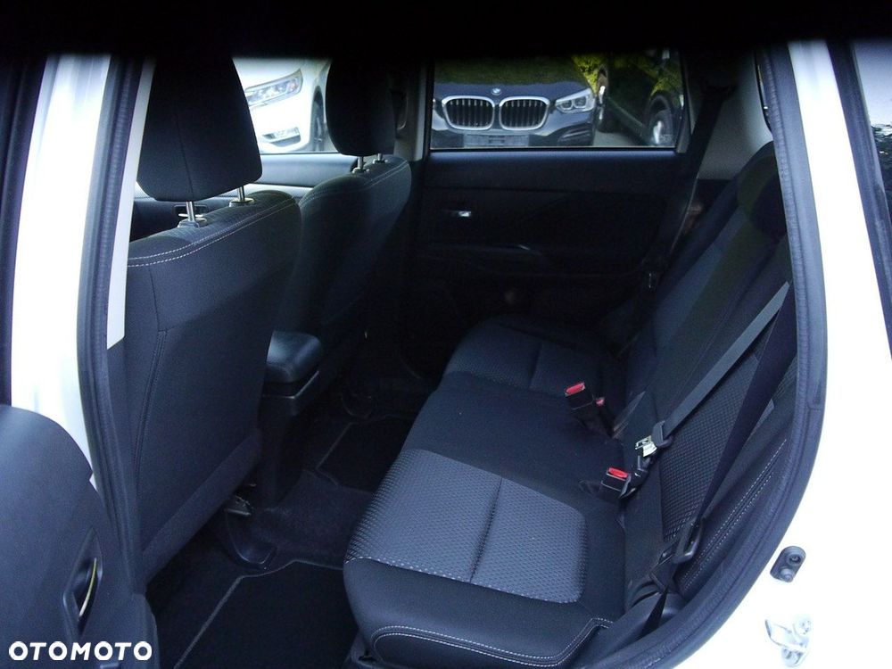 Mitsubishi Outlander - 31