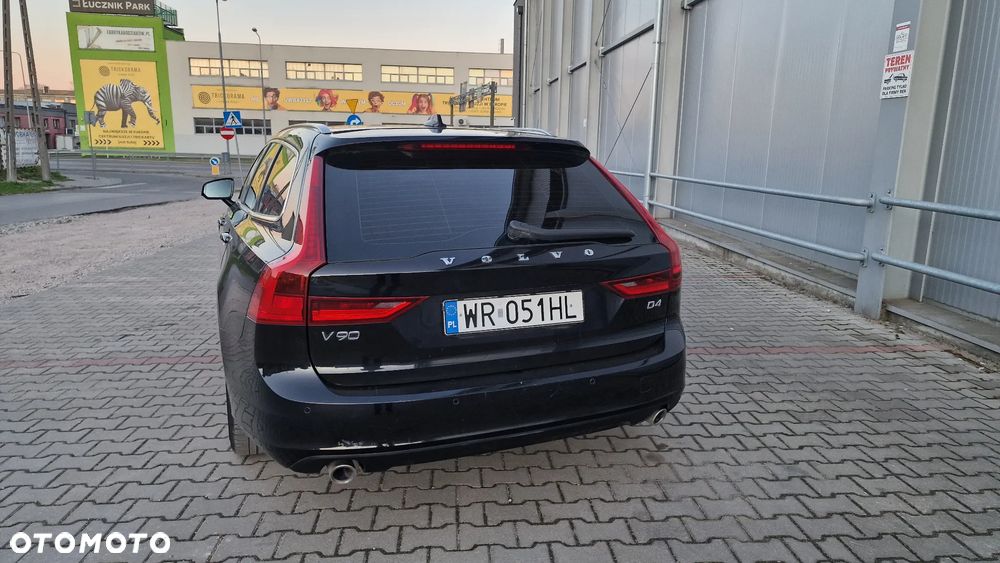 Volvo V90 D4 Momentum - 4