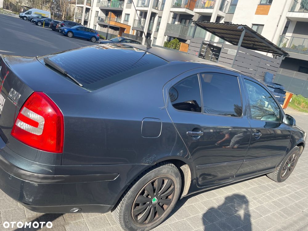 Skoda Octavia 1.6 Ambiente - 25
