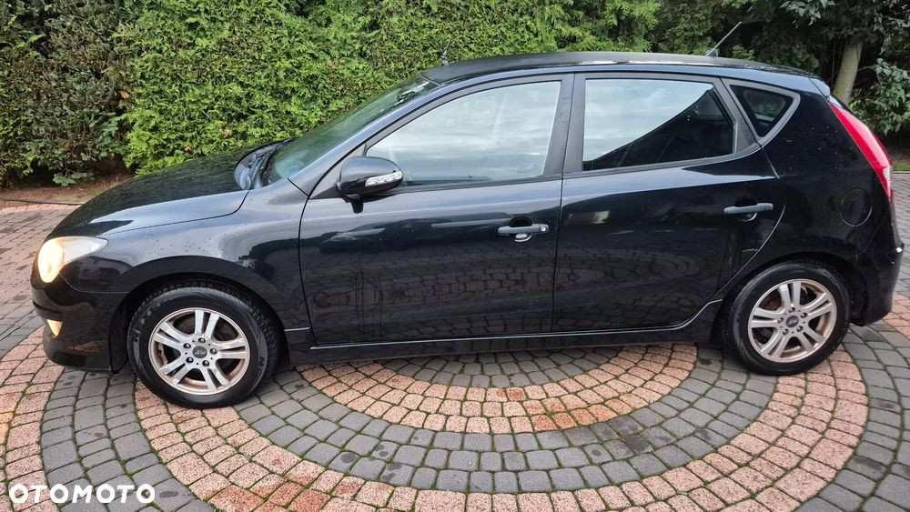 Hyundai i30 1.4 Comfort EU5 - 17