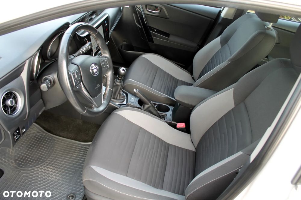 Toyota Auris - 10