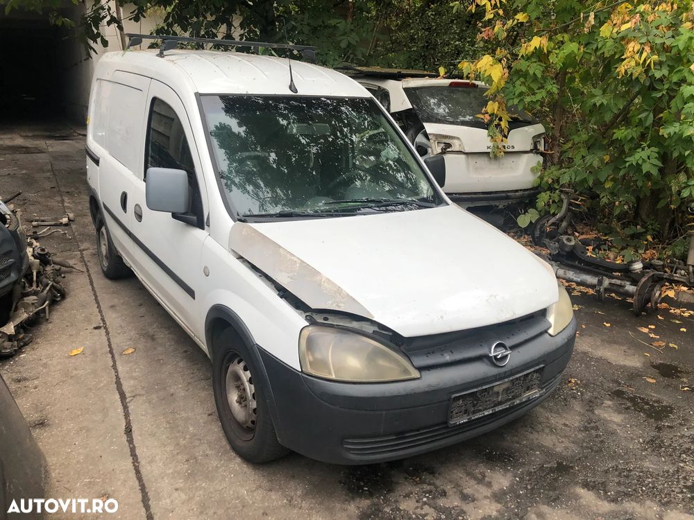Dezmembrez Opel Combo 1,3 diesel 2011 Euro 5 alb - 1