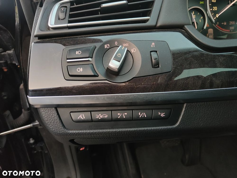 BMW Seria 7 750i L xDrive - 25
