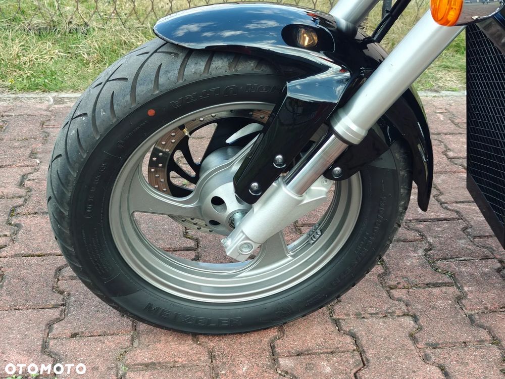 Suzuki Intruder - 24