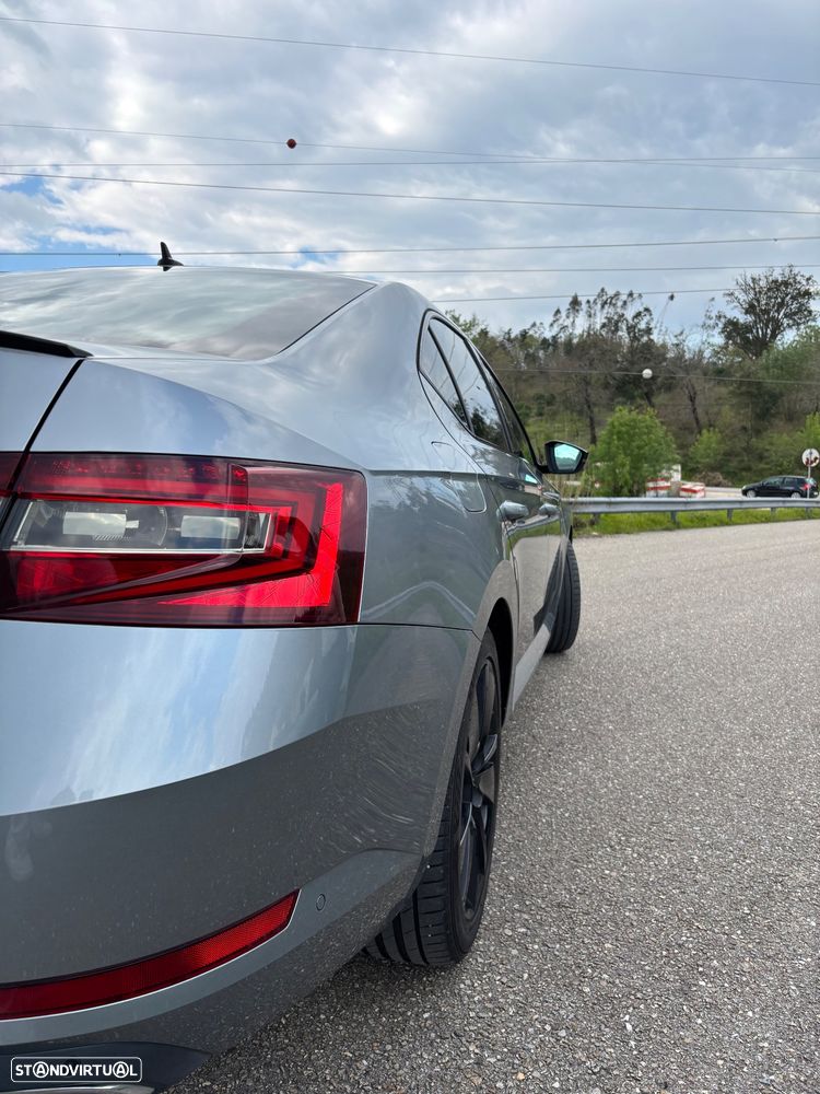 Skoda Superb 2.0 TDI Sportline - 15