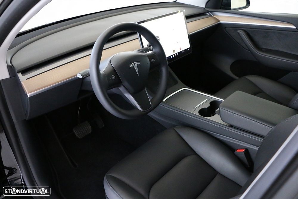 Tesla Model Y Standard - 2