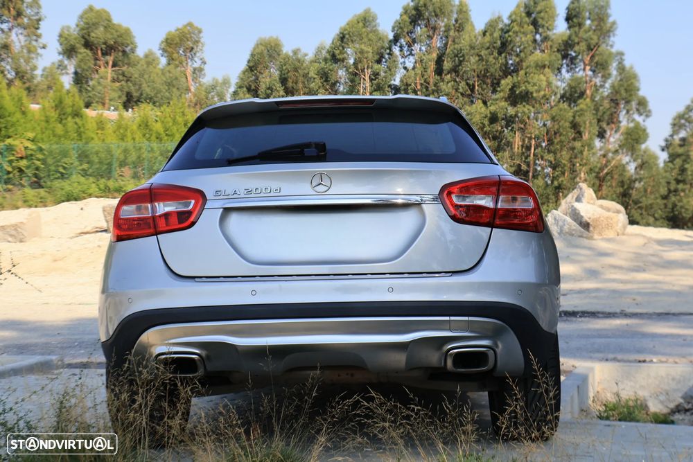 Mercedes-Benz GLA 200 - 11