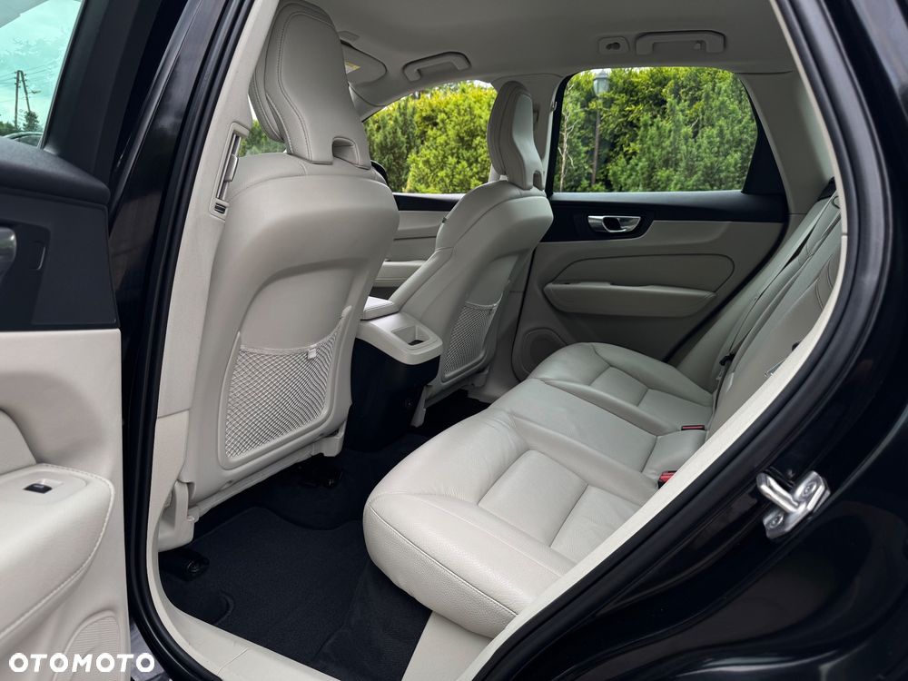 Volvo XC 60 B4 D AWD Geartronic Momentum Pro - 21