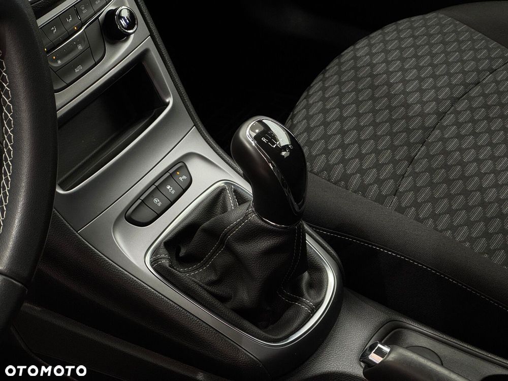 Opel Astra 1.2 T Edition S&S - 9