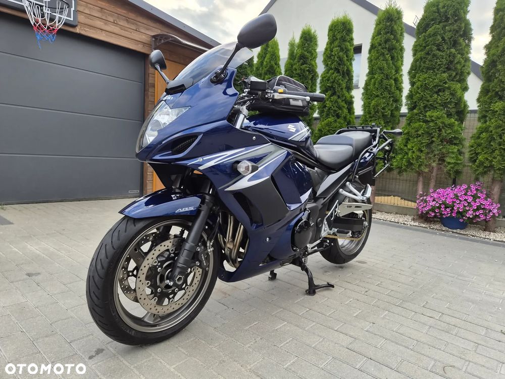 Suzuki GSX - 3
