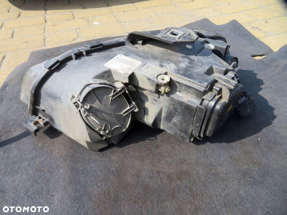 LAMPA PRZEDNIA PRAWA A3 8P 8P0941004M XENON AUDI 2003-2008 - 2