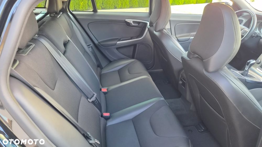 Volvo V60 D2 Kinetic - 16