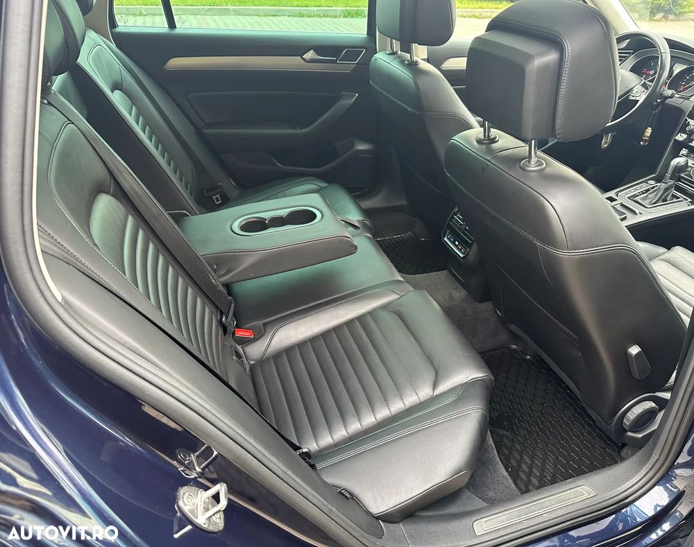Volkswagen Passat Variant 2.0 TDI SCR DSG Highline - 12