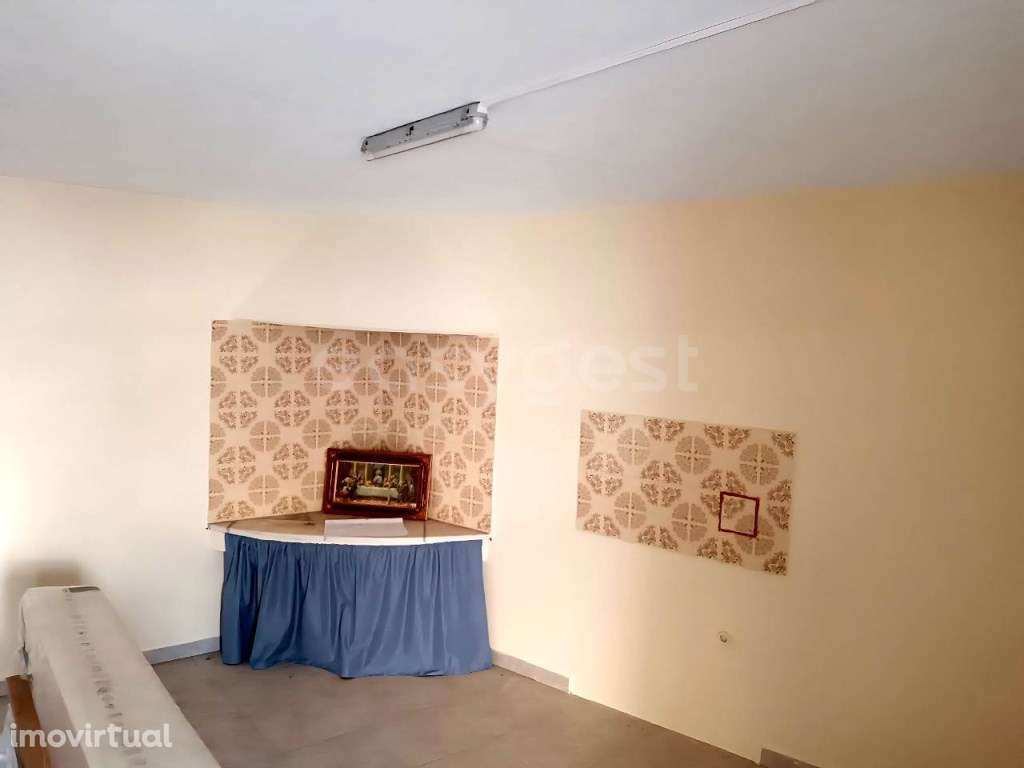 Armazém transformado em moradia em Fanhais, Nazaré - Grande imagem: 2/11