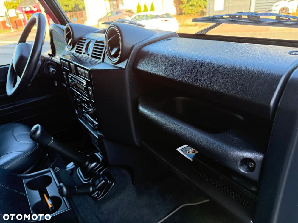 Land Rover Defender - 14