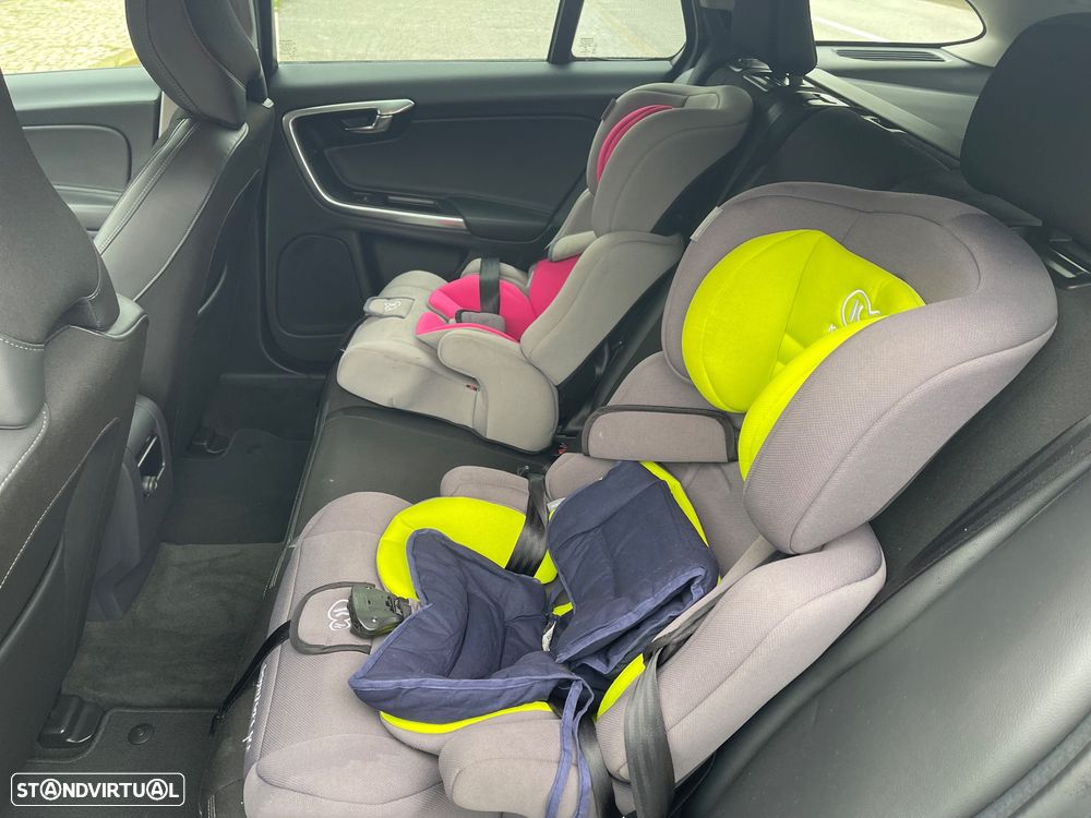 Volvo V60 Cross Country 2.0 D3 Momentum Geartronic - 16