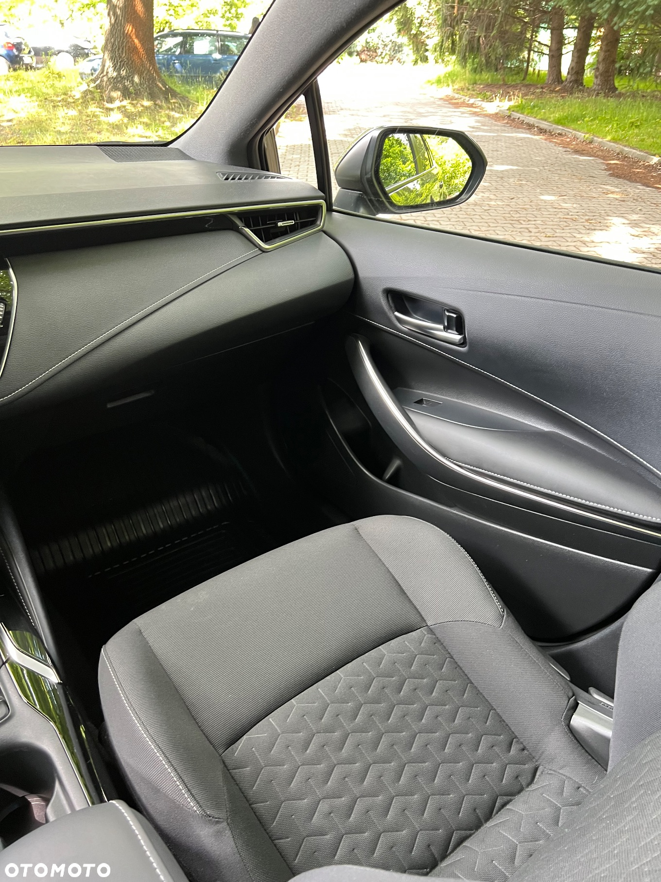 Toyota Corolla 1.8 Hybrid Business Edition - 18