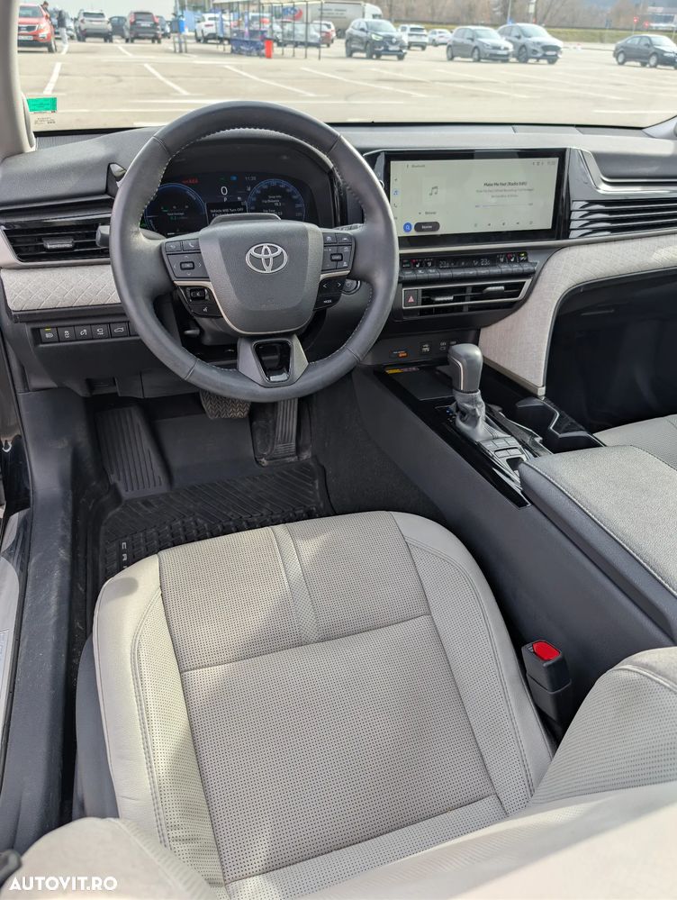 Toyota Camry - 24