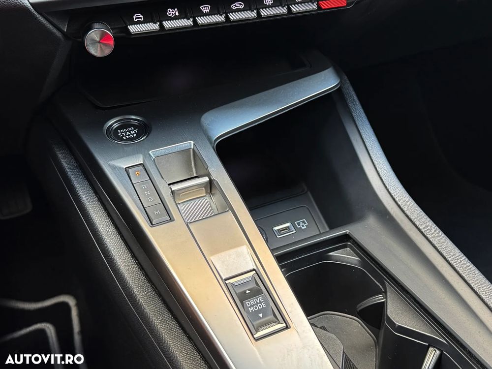 Peugeot 308 1.2 L PureTech Turbo S&S EAT8 Allure Pack - 29