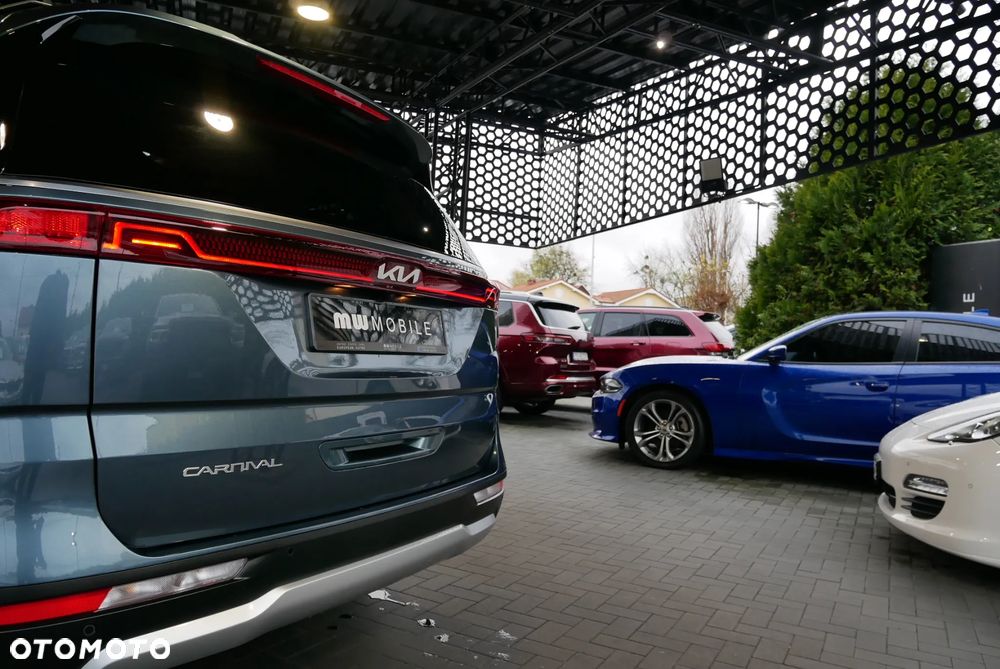 Kia Carnival - 34