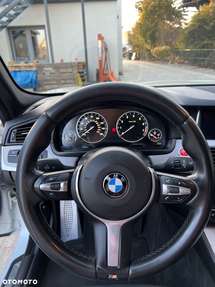 BMW Seria 5 535i - 32