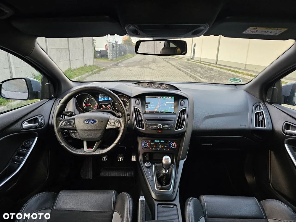 Ford Focus ST - 25