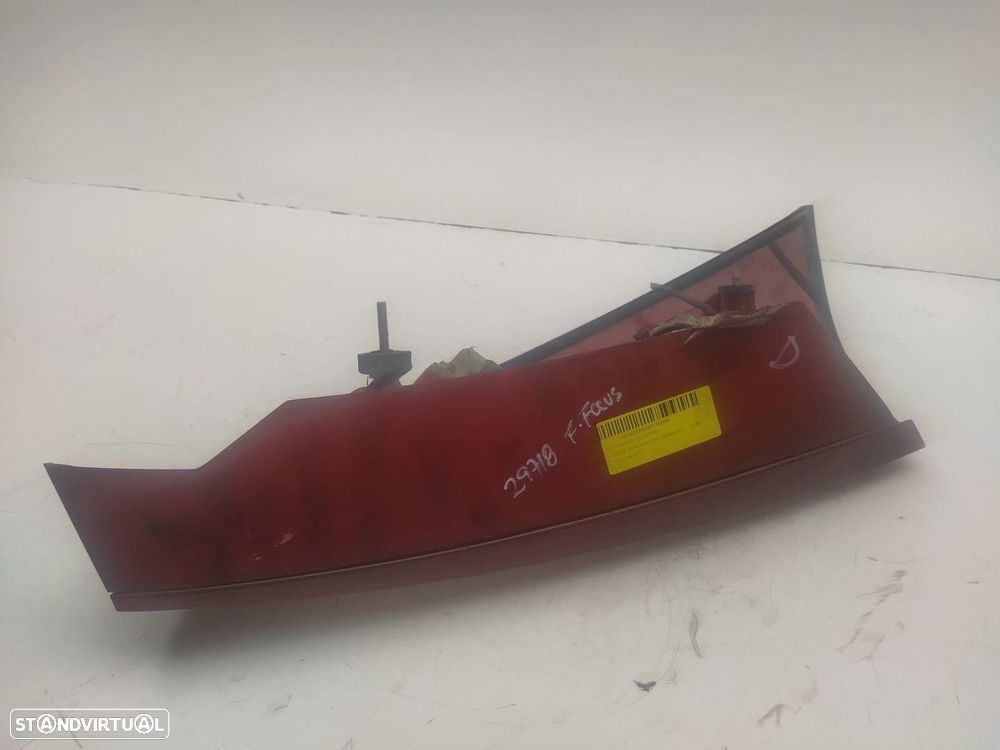 FAROLIM TRASEIRO DIREITO FORD FOCUS 2002 - 2