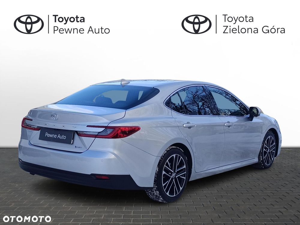 Toyota Camry - 5
