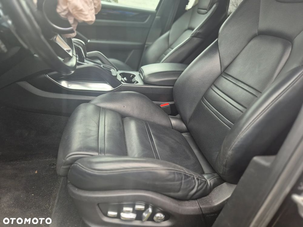 Porsche Cayenne - 25