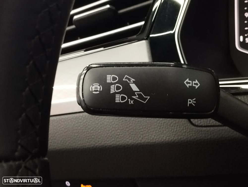 VW Passat Variant 2.0 TDI Business DSG - 23
