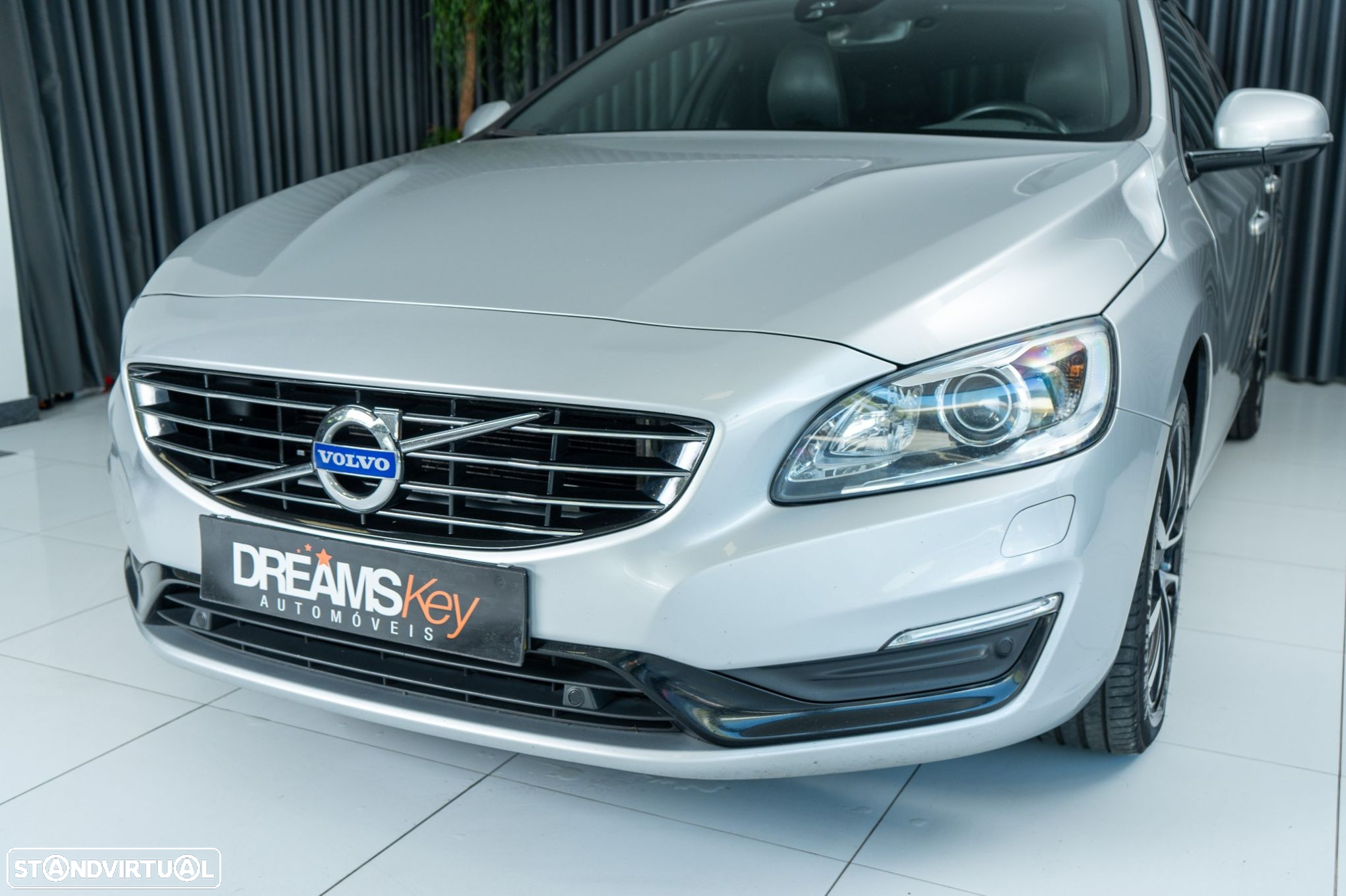 Volvo V60 2.0 D3 Momentum Geartronic - 15