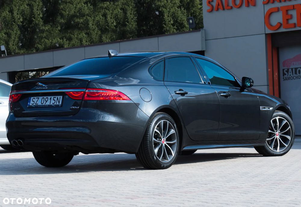 Jaguar XF 20d R-Sport - 40