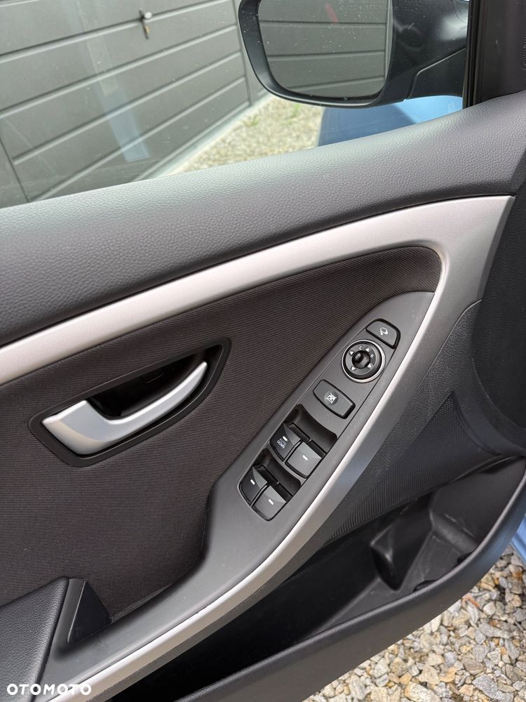 Hyundai i30 blue 1.6 GDI Passion - 13