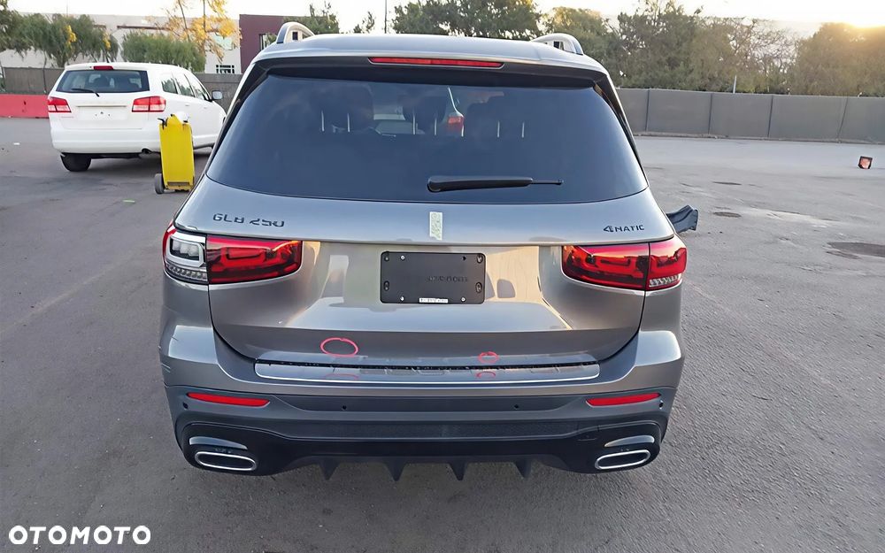 Mercedes-Benz GLB - 9