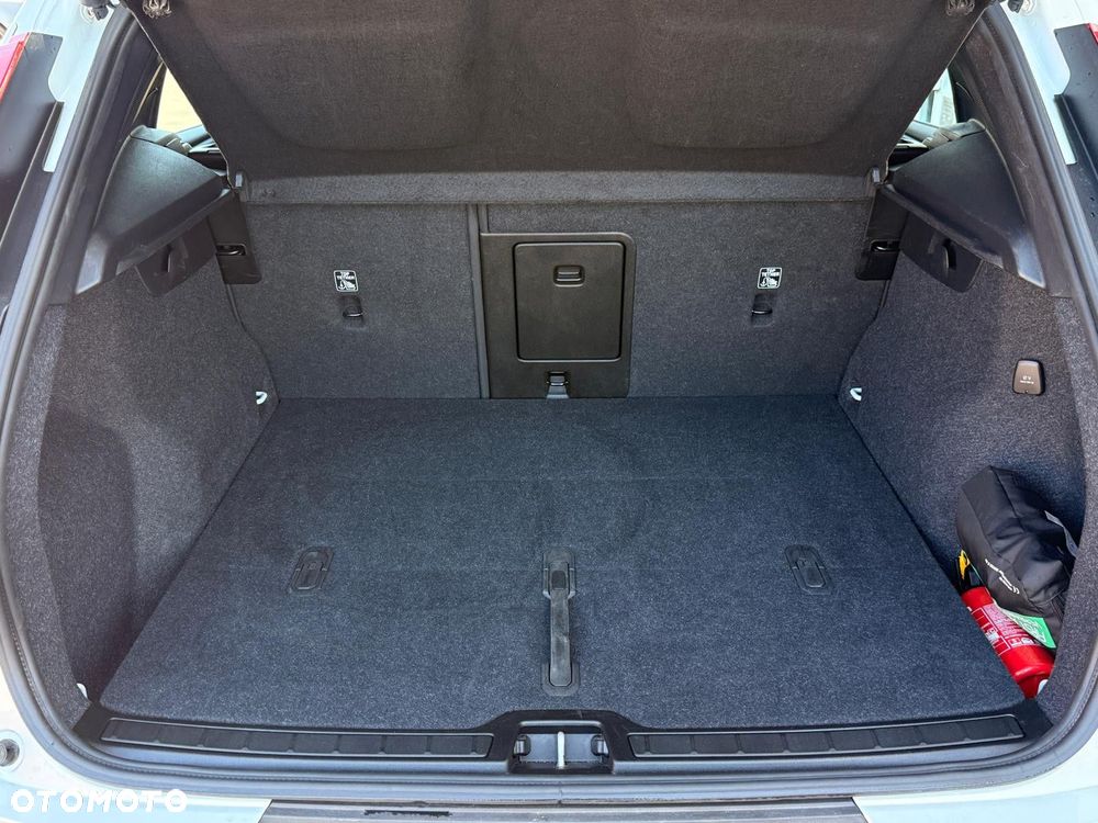 Volvo XC 40 B3 Plus Dark - 27