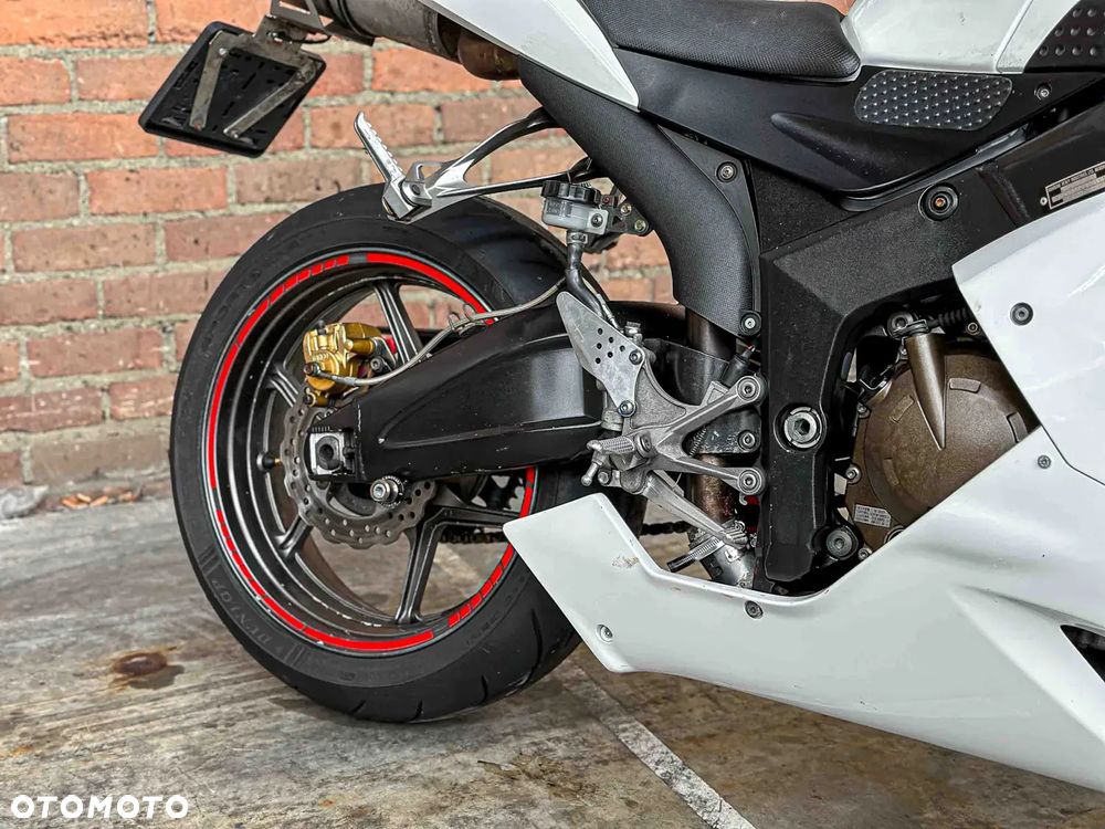 Kawasaki ZXR - 12